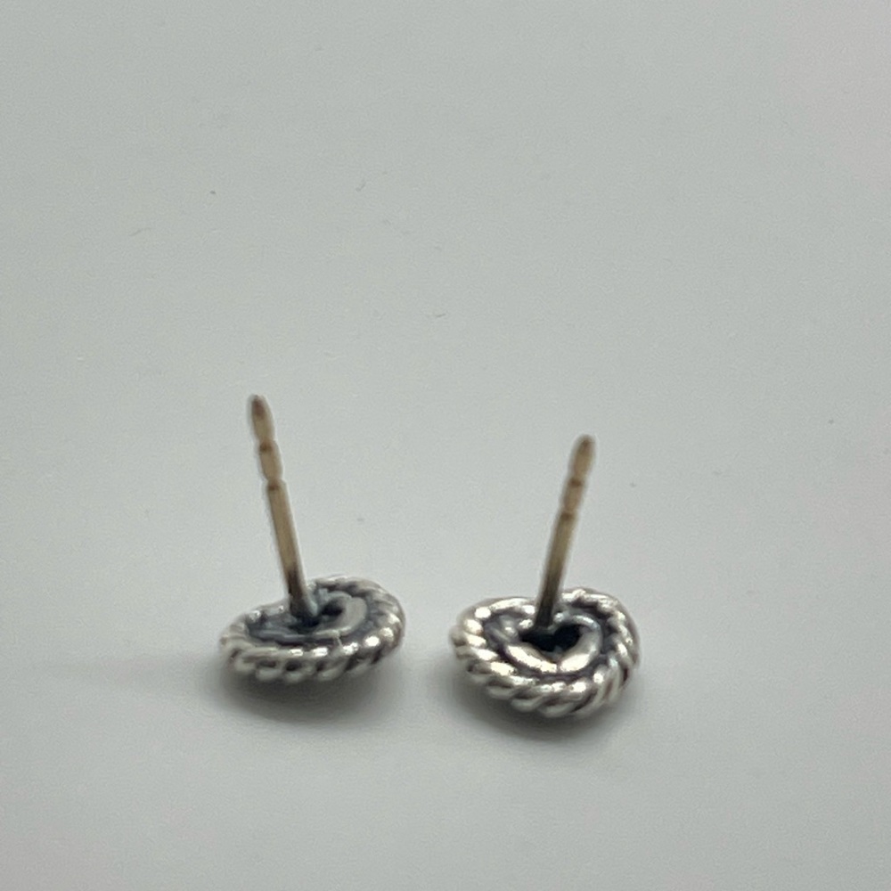 David Yurman Petite Pave Heart Earrings with Diamonds - Picture 6 of 12